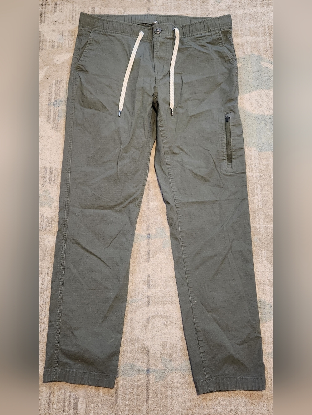 Vuori Womens Ripstop Pants. Size L. Olive Green. EUC